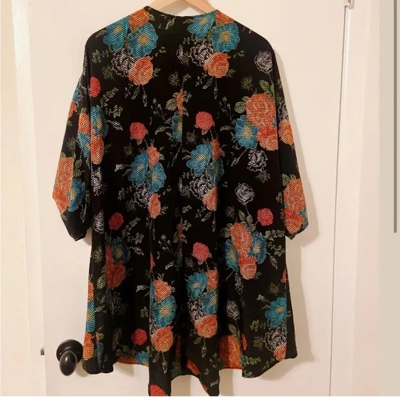 LuLaRoe cardigan ♥️♥️♥️ - Picture 2 of 4